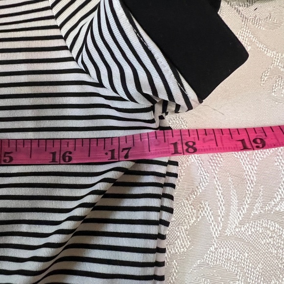 Nike VCU logo women’s polo black and white size Med short sleeve - Picture 8 of 10